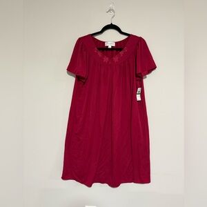 Miss Elaine Red Lightweight Scoop Neck Embroidered Nightgown Size Large NWT